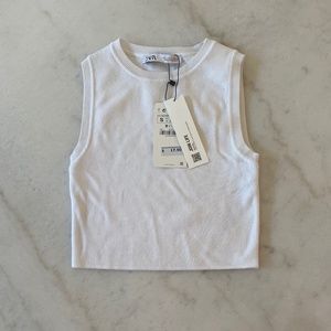 Size small white women’s tank top